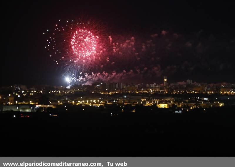 Triple castillo de fuegos artificiales en Burriana