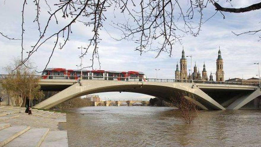 El Puente de Santiago de Zaragoza ya es constitucional y democrático