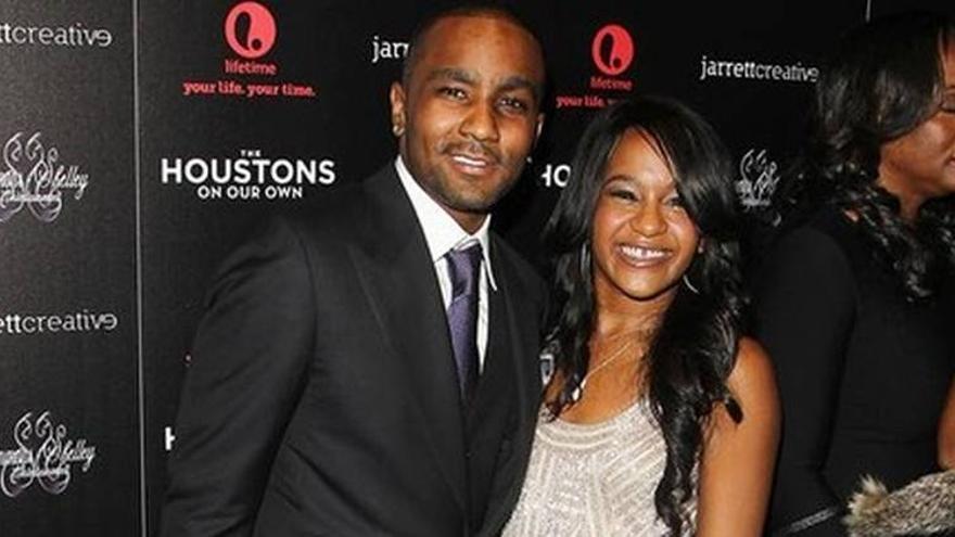 La hija de Whitney Houston anuncia su boda con su hermano adoptivo