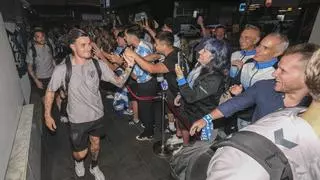 Gritos en Las Canteras de la afición del Málaga antes de medirse a la UD Las Palmas: «¡Vamos a subir!»