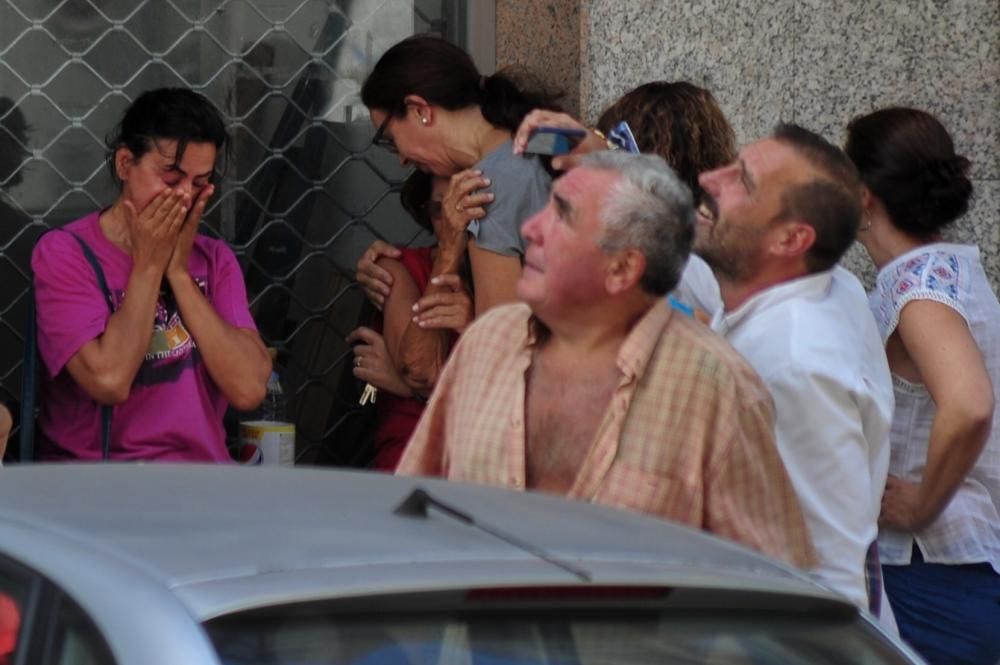 Cinco intoxicados por humo a causa de un incendio en una vivienda de Vilagarcía. El fuego comenzó en la cocina de la séptima planta de un edificio en Rosalía de Castro