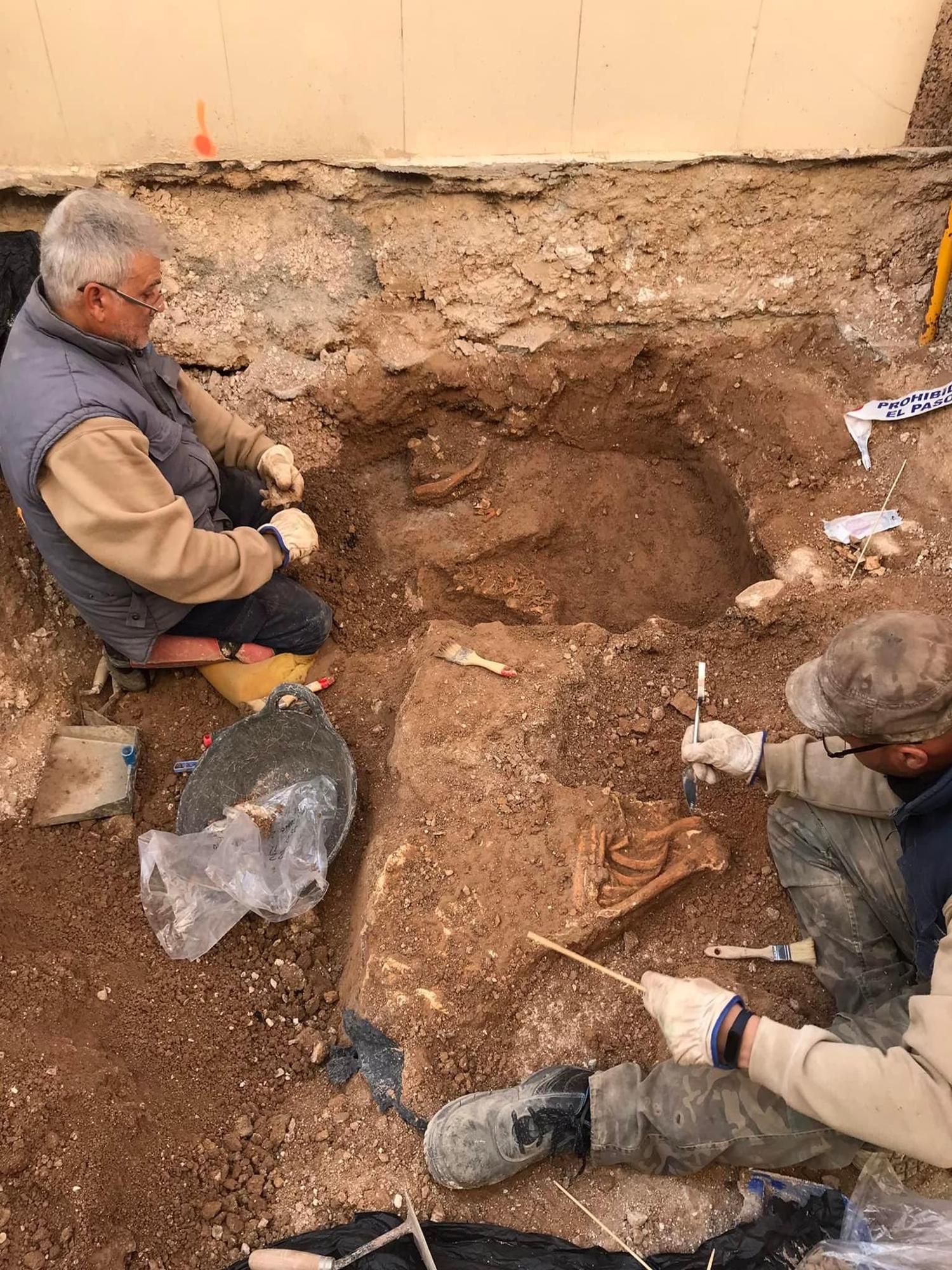 El lugar de la calle Virgen de las Nieves donde han aparecido las nuevas tumbas islámicas.