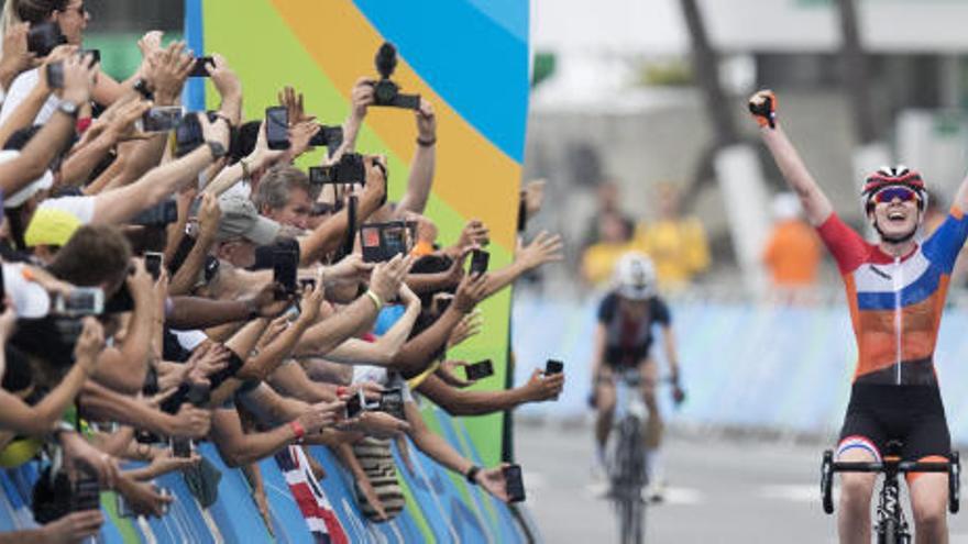 El ciclismo estudia cobrar a los aficionados que vean carreras en directo