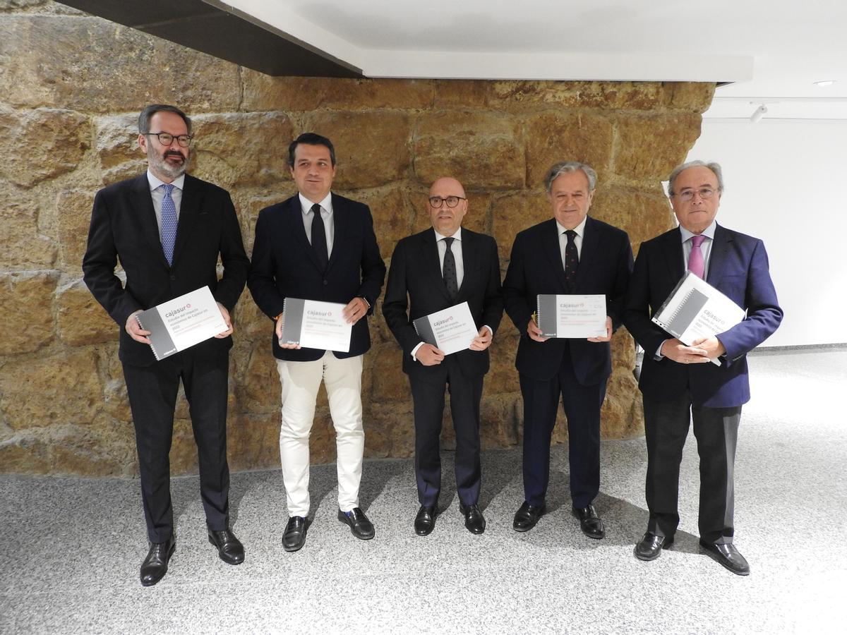 Adolfo Molina, José María Bellido, Joseba Barrena, Salvador Fuentes y Antonio Díaz, en la presentación del anuario de Cajasur.
