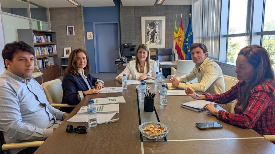 CSIF presenta a la nueva consejera de Educación una batería de mejoras para "dignificar" la labor docente en Extremadura