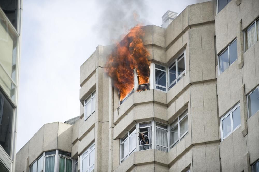 El fuego se generó en el décimo piso del número 7 de la calle Ría do Burgo y no hay heridos