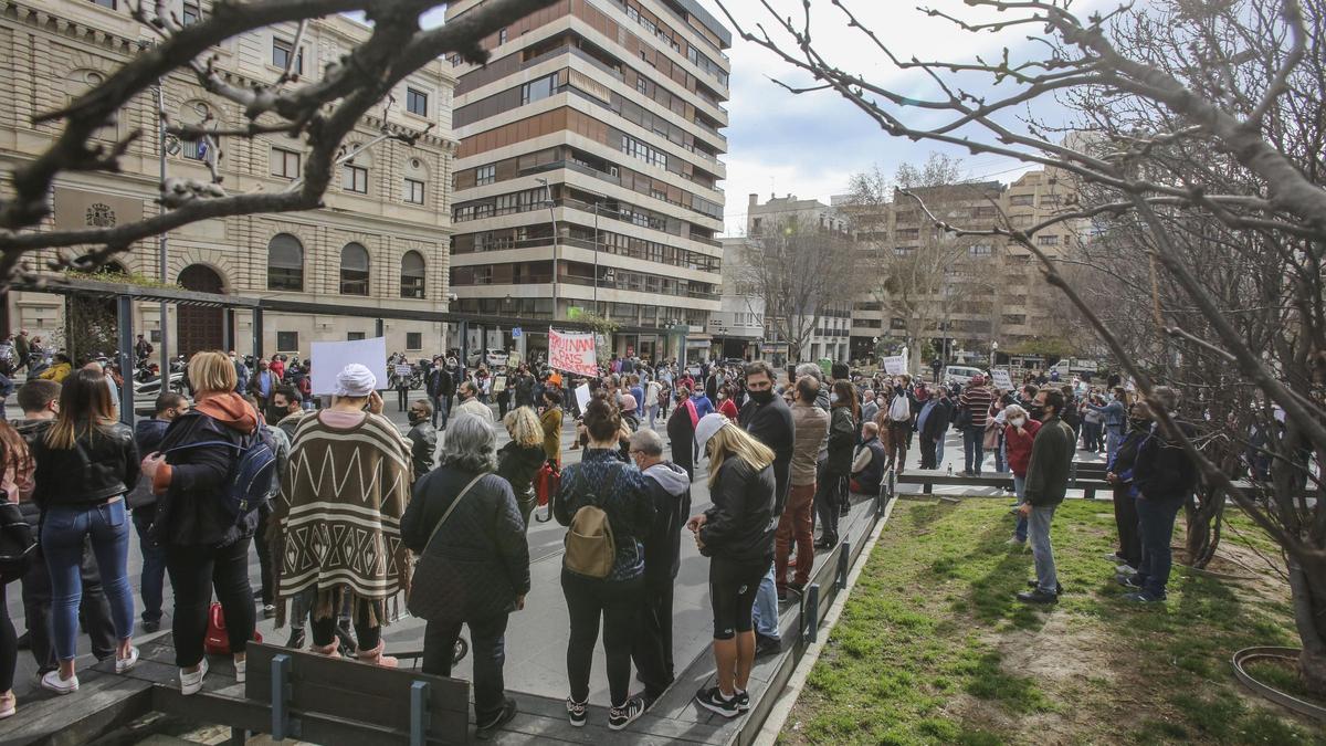 Protesta de los hosteleros en Alicante contra el cierre de la hostelería