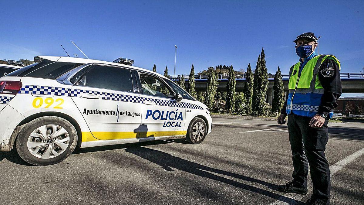 Detenido en Langreo un conductor sin puntos en el carnet y sin seguro