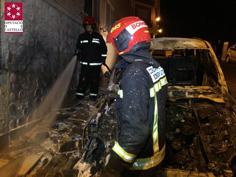 Incendio en varios vehículos en Almenara
