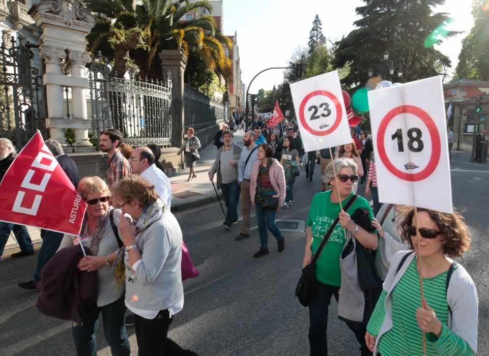 Los docentes asturianos se manifiestan en Oviedo