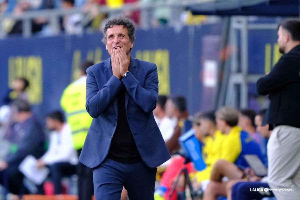 Imanol Idiakez, durante su primer partido como entrenador del Cádiz, contra la UD Las Palmas