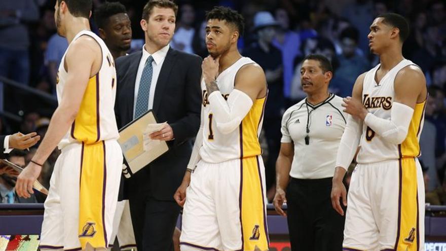 El exentrenador de los Lakers, Luke Walton, es acusado de abuso sexual