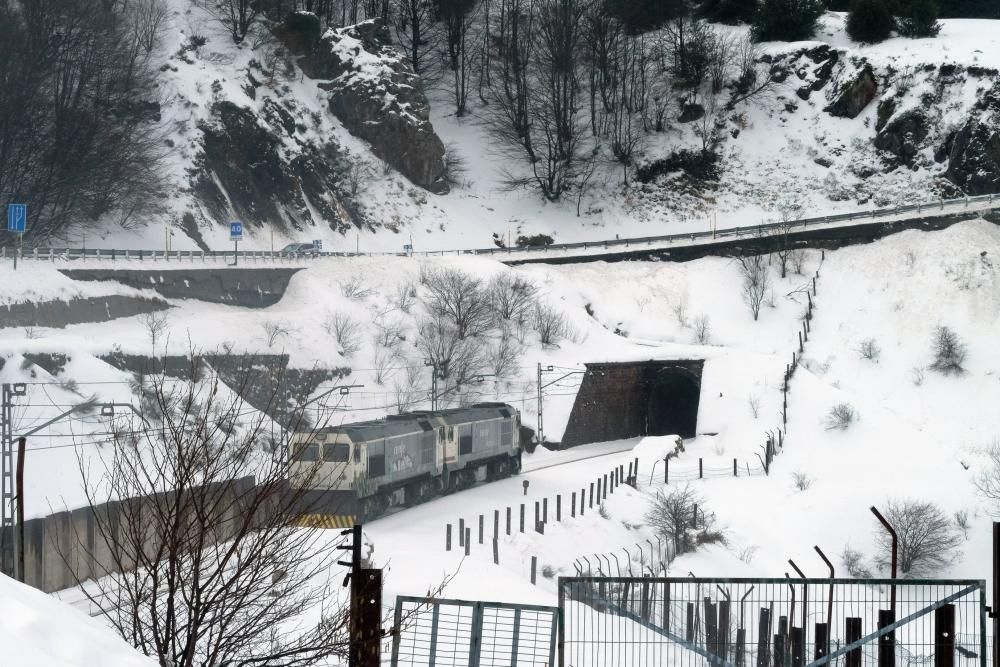 Gran nevada en Pajares el sábado por el temporal de nieve.