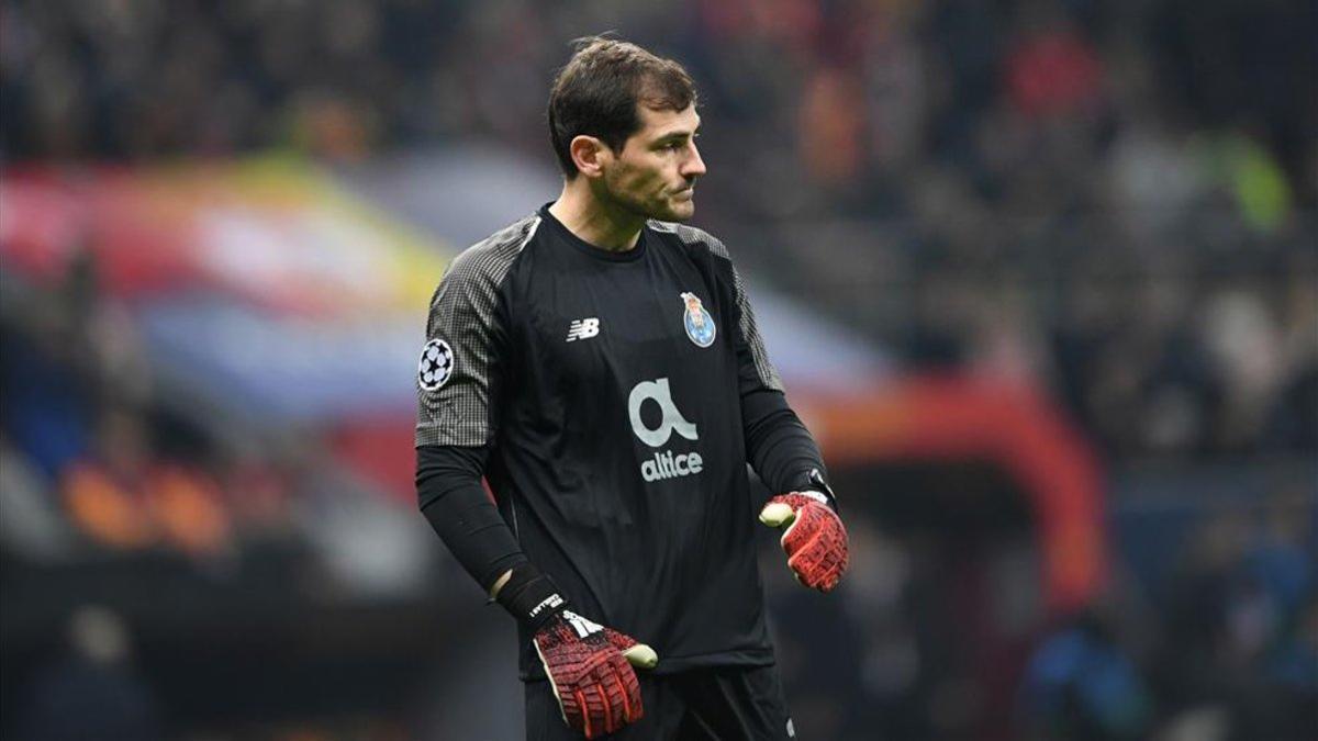 Casillas defiende la camiseta del Oporto