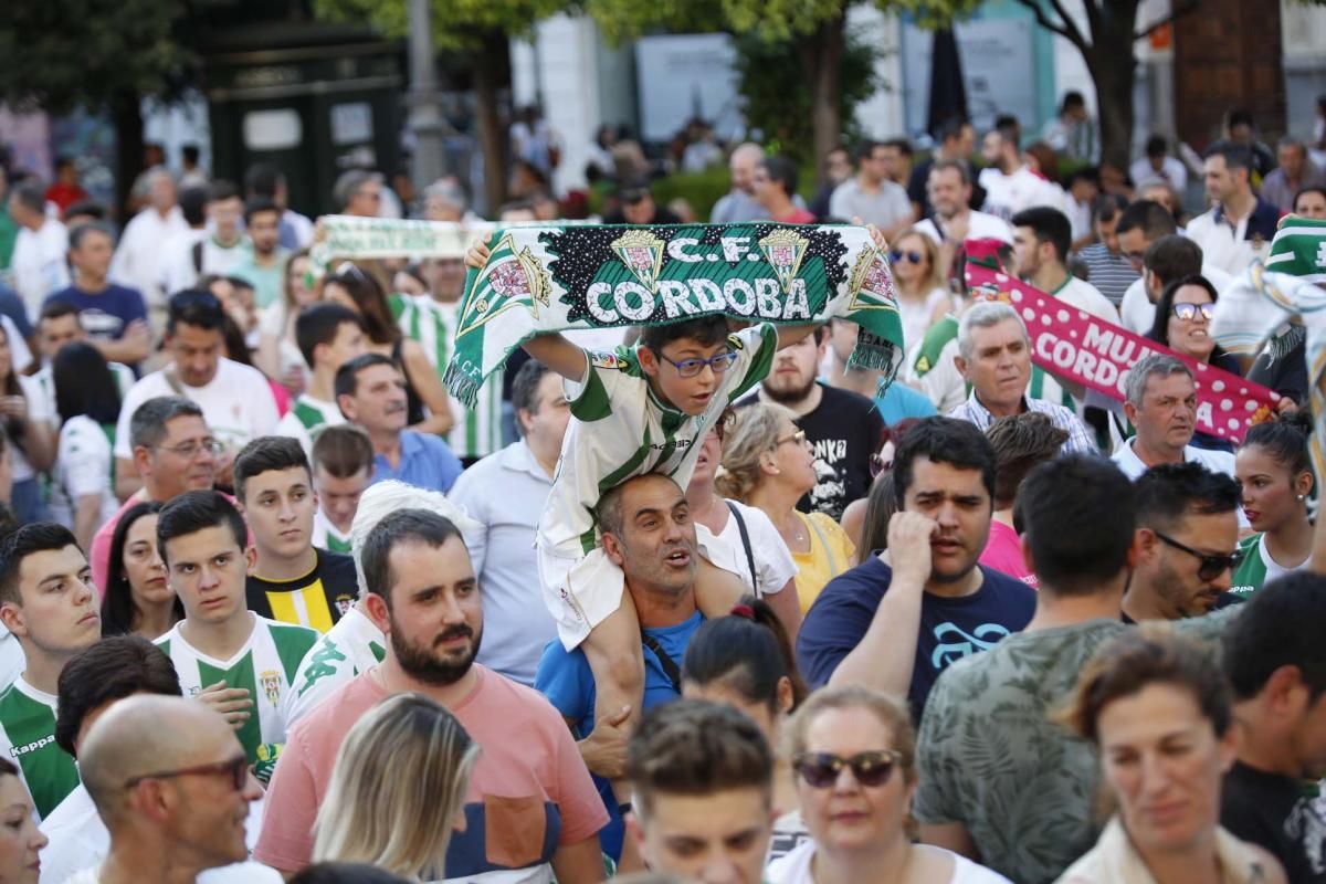 El Córdoba CF Futsal celebra el ascenso en Las Tendillas