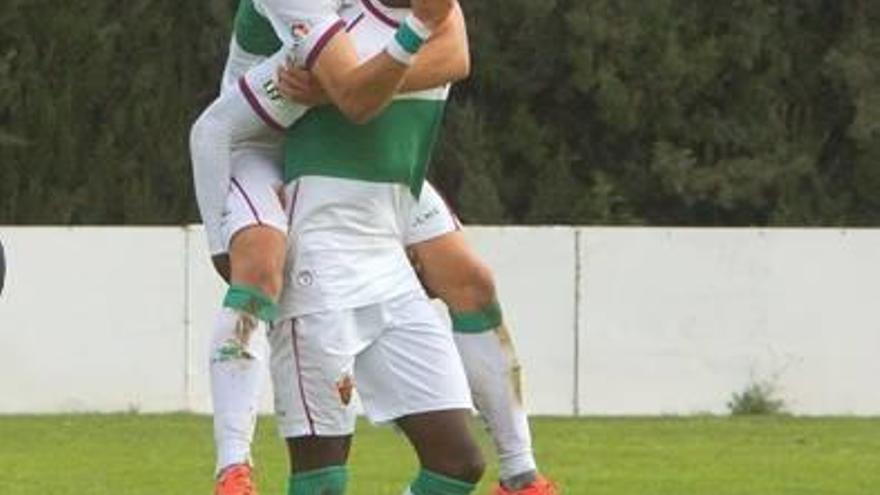 Rubén López y Nuha Marong celebran un gol de este año.