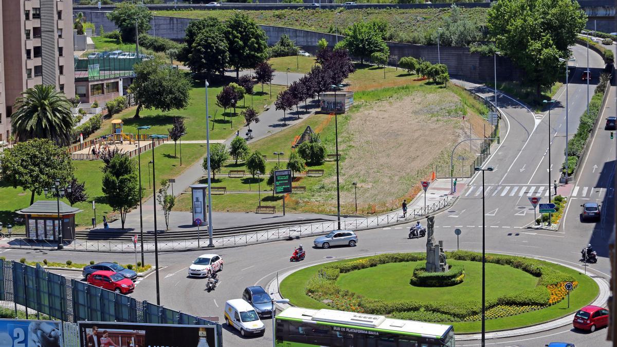 Al fondo, el parque de Isaac Peral