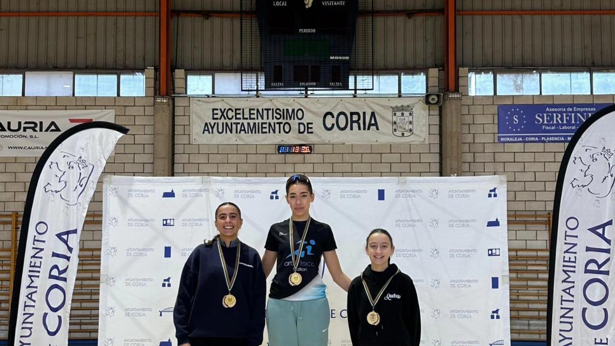 Las tres primeras clasificadas en femenino.