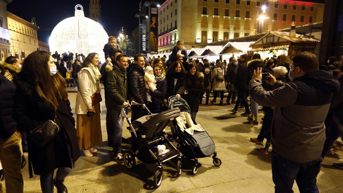 La plaza del Pilar y su mercadillo navideño