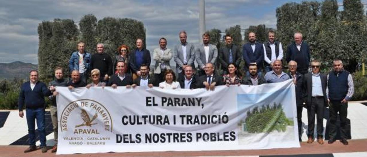 Protesta de la Asociació de Paranyers en Castelló con el apoyo de la presidenta del PP, Isabel Bonig.