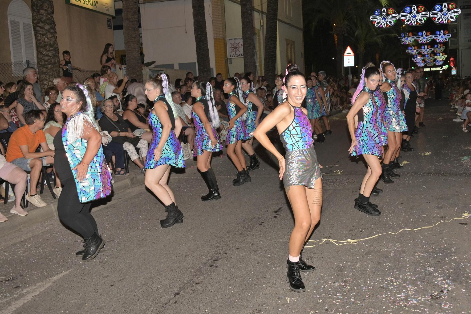 Derroche de musica y color en Santa Pola