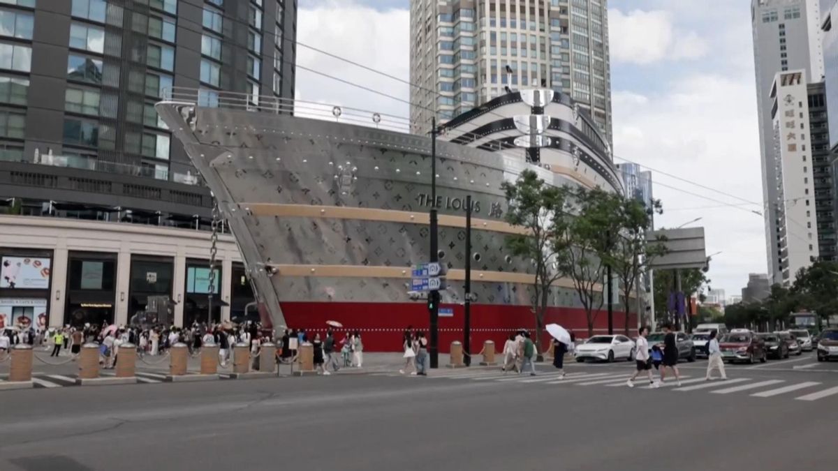 Así es la nueva tienda de Louis Vuitton en Shanghai con forma de barco y casi treinta metros de altura.00 00 03 18.Imagen fija001