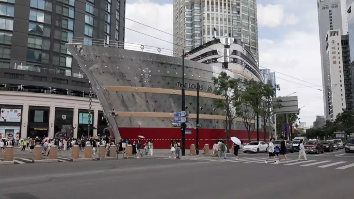 Así es la nueva tienda de Louis Vuitton en Shanghái: con forma de barco y casi treinta metros de altura