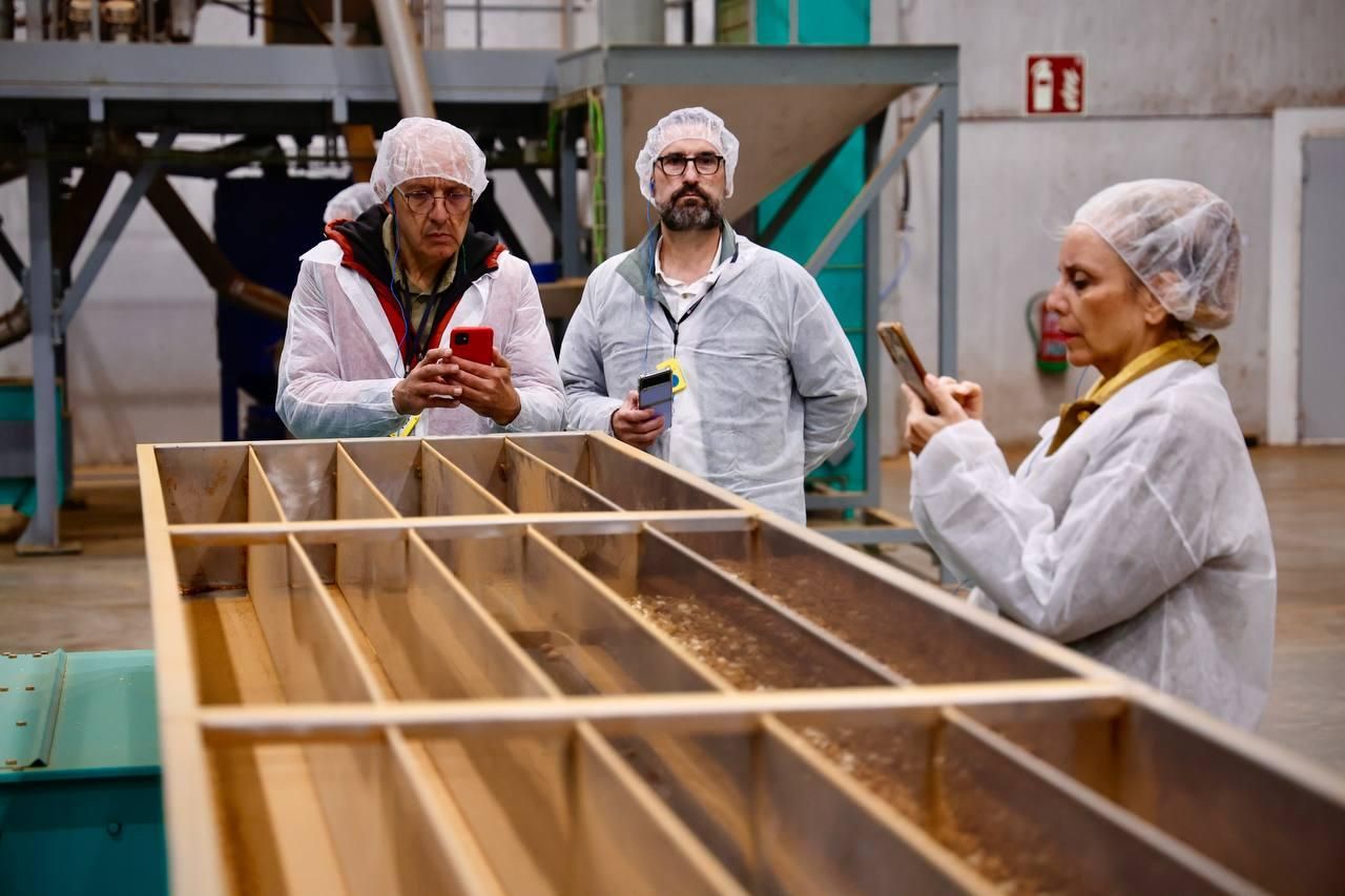 La nueva planta de almedras de Dcoop en Córdoba, en imágenes