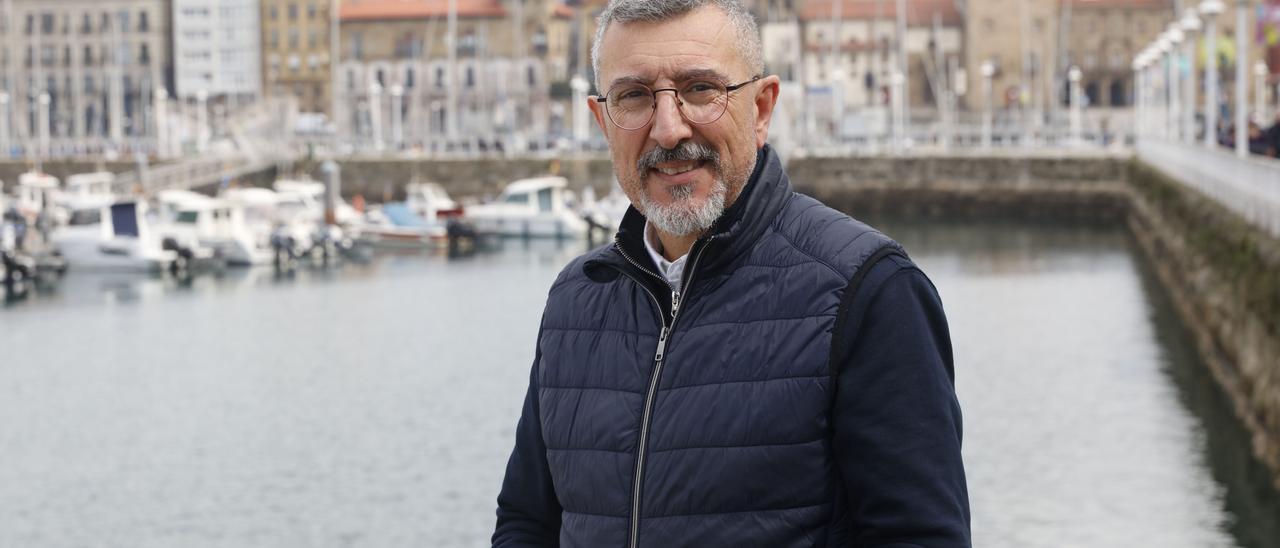 José Carlos Fernández Sarasola, ayer, en el puerto deportivo.