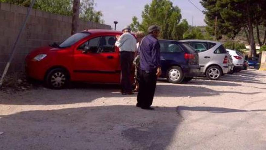 Los «gorrillas» aumentan su actividad ilegal en los aparcamientos próximos al Hospital