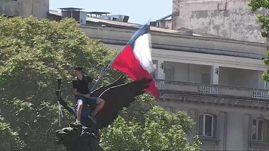 Miles de chilenos vuelven a copar la Plaza Italia de Santiago por séptimo día