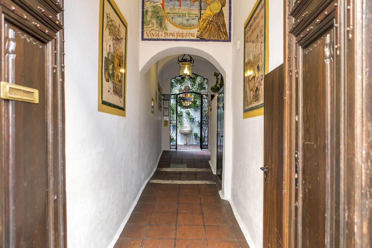 Corredor del famoso restaurante taberna, en el centro de la ciudad de Málaga.