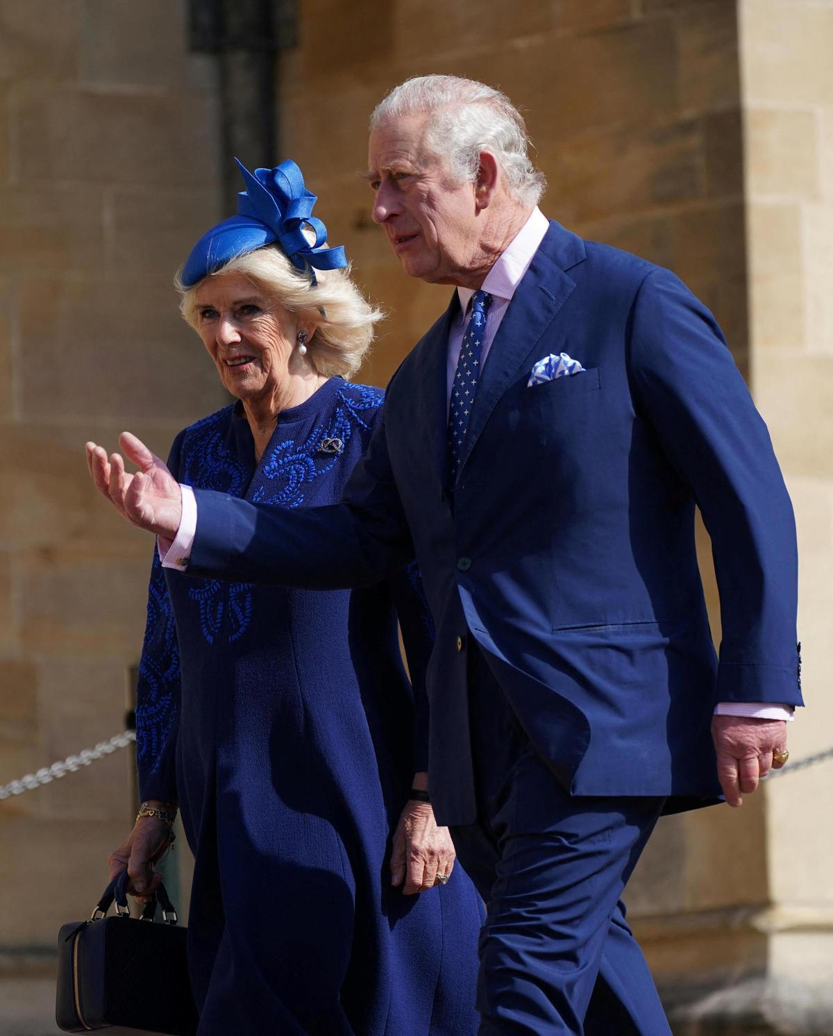 La familia real británica celebra la misa de Pascua en Windsor. El rey Carlos III y la reina consorte Camila.