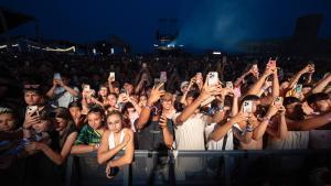Público en un concierto en el parque del Fòrum este 2025, en Barcelona.