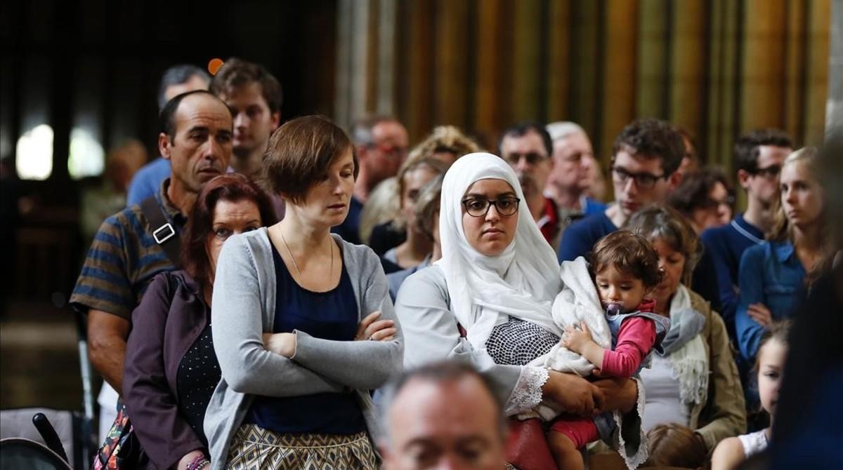 mbenach34880852 a muslim faithful woman carries a child as people attend a m160731204040