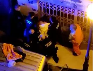 La Policía Local de Villena detiene a un hombre atrincherado en su casa