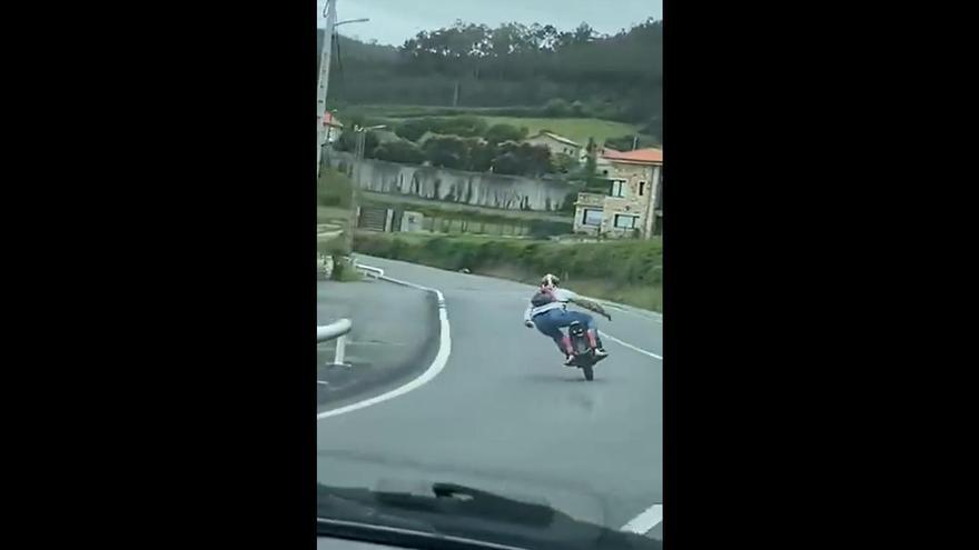 El vídeo viral de un monociclo adelantando a un Ferrari en Caión