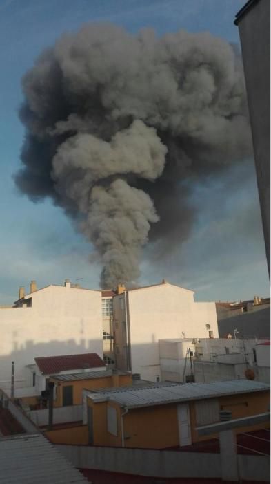 Incendio de la antigua fábrica de zumos Rostoy en Murcia