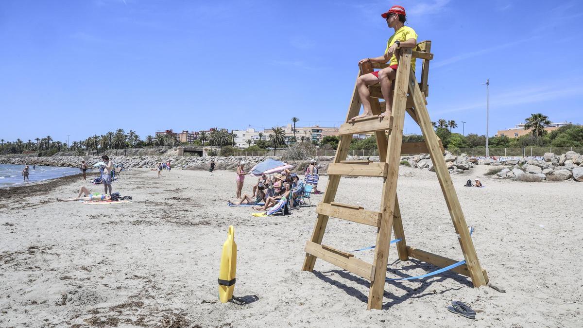 La playa de San Gabriel ya cuenta con socorrista con retraso