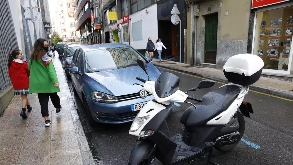 Multado con un sueldo medio en España por mantener fresca su moto en plena ola de calor: la Guardia Civil extrema la vigilancia