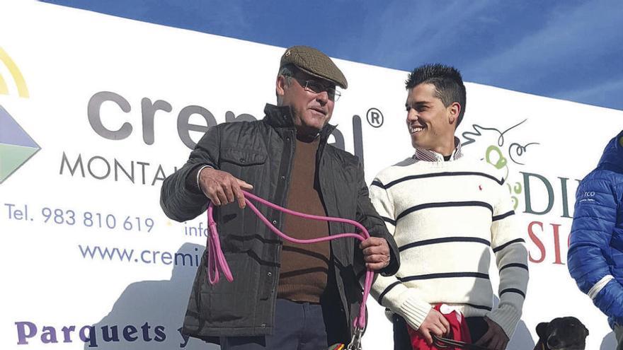 Azahar de El Casar de Escalona y Saeta de Maestro en el acto de presentación.