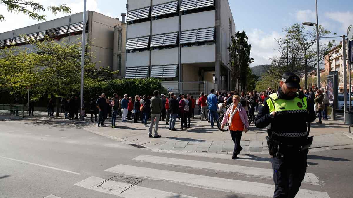 Imágenes del exterior del colegio Sagrada Familia de Gavà