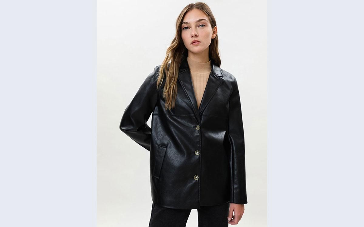 Las chaquetas efecto piel que serán tu mejor abrigo esta primavera