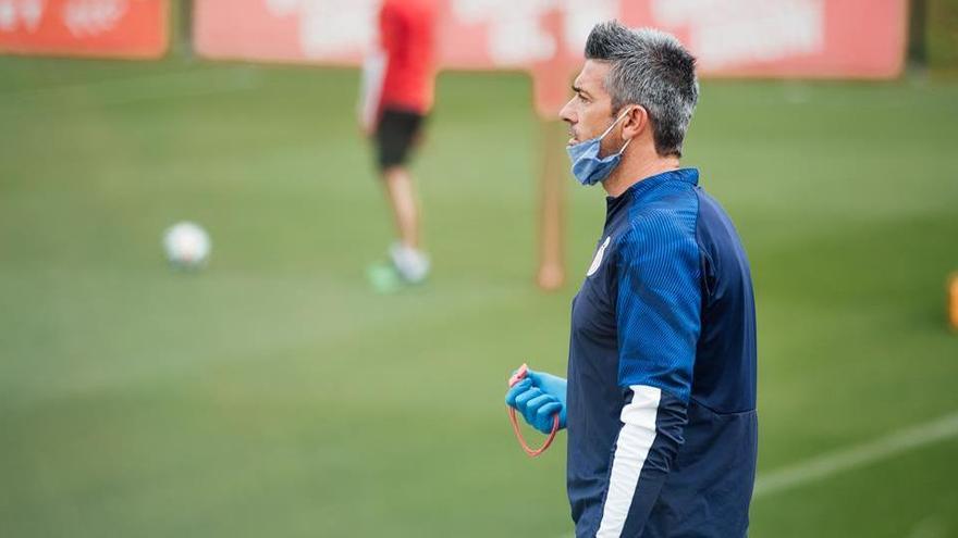 Pep Lluís Martí dirigint un entrenament