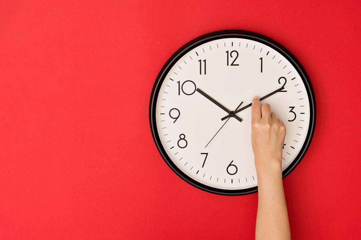 De momento, y a pesar de las controversias, el cambio de hora sigue vigente