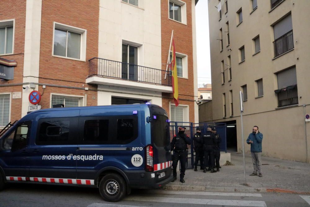 Concentració de protesta per les detencions dels alcaldes de Verges i Celrà