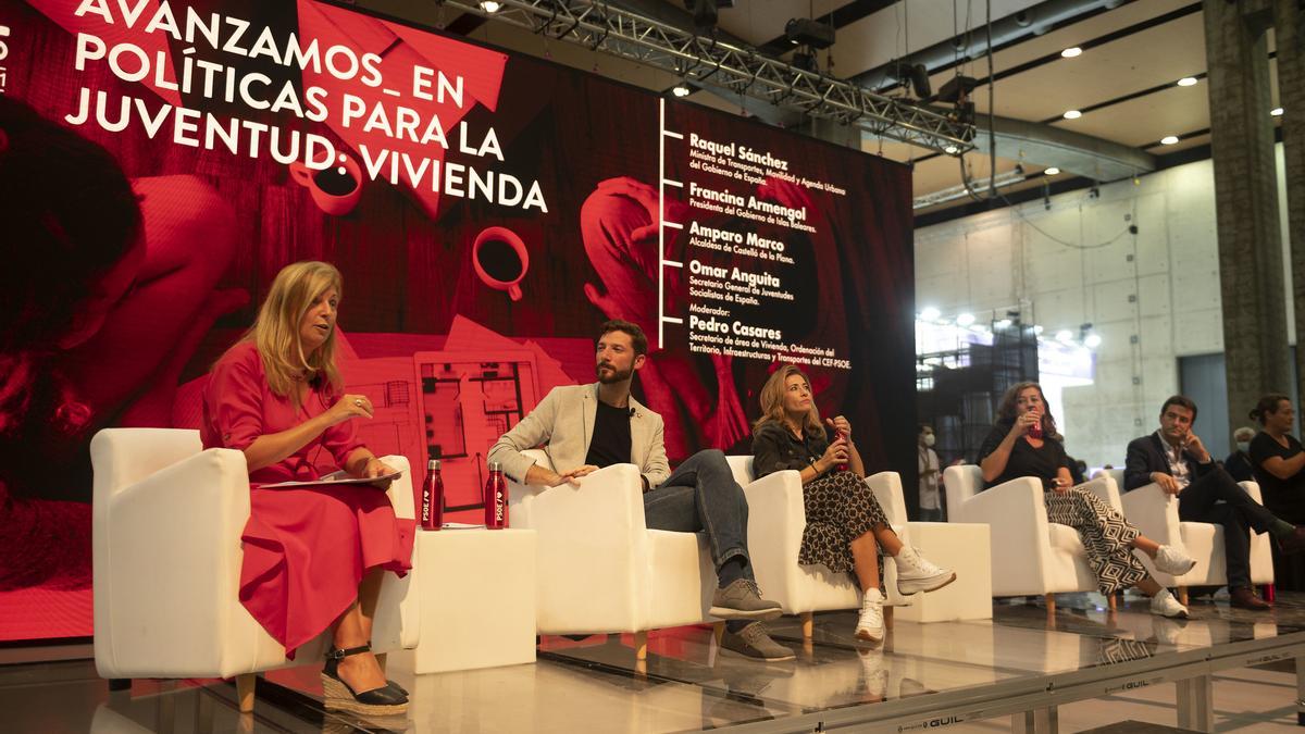 Amparo Marco en el transcurso de su participación en el 40º Congreso Federal del PSOE.