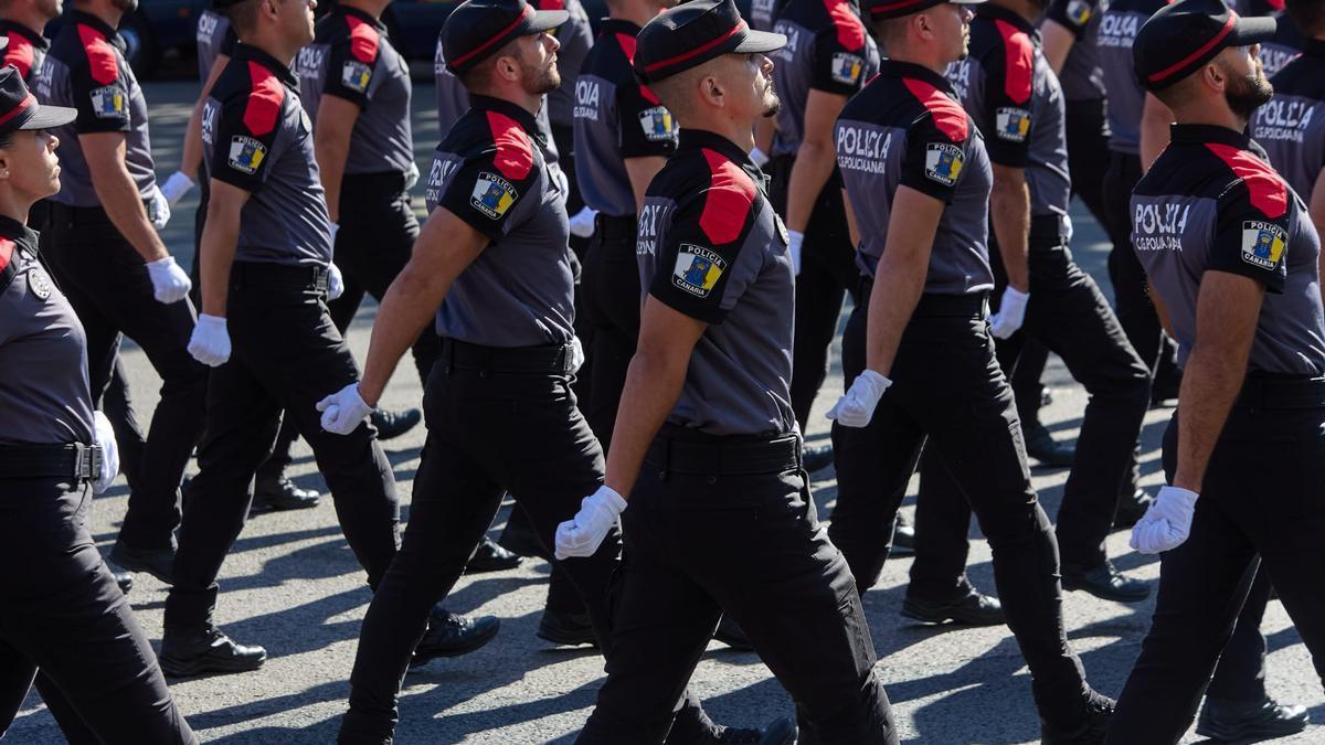 Desfile de la Policía Autonómica Canaria en Madrid por la festividad del 12-O