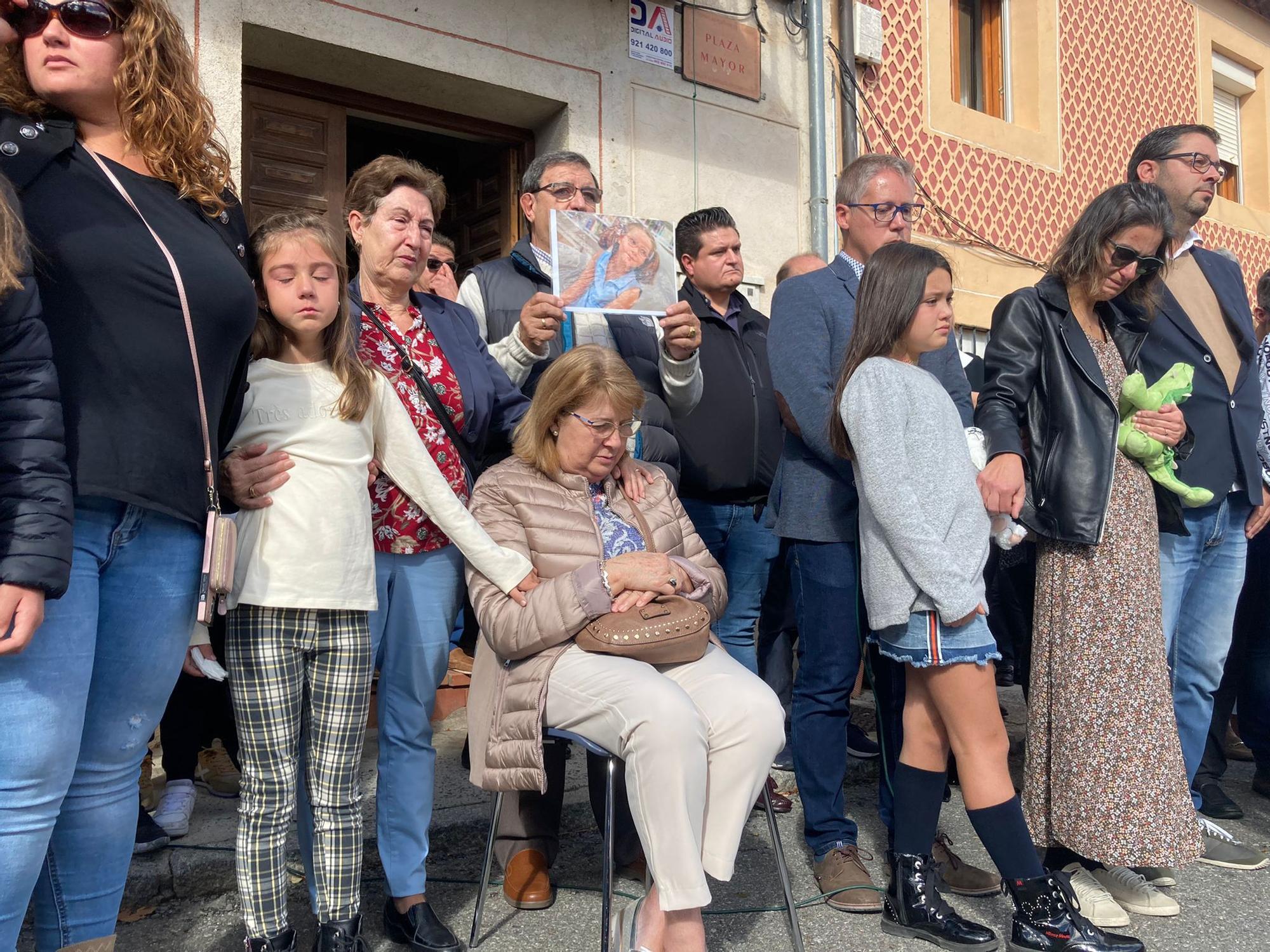 NIÑA ASESINADA GIJON MADRE | En imágenes: emotivo homenaje en  Torrecaballeros (Segovia) a Olivia, la niña asesinada por su madre en Gijón