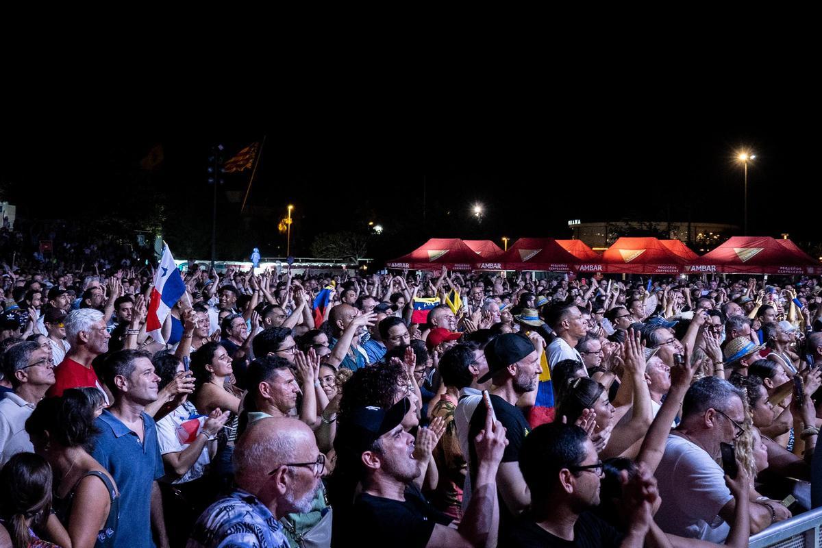 Público entregado en el concierto de Rubén Blades en València.